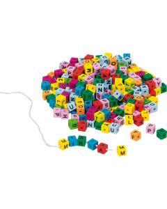 Assortiment de Cubes de lettres colorés à enfiler