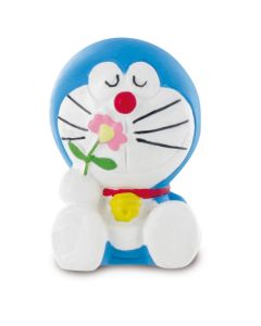 Figurine Doraemon avec une fleur